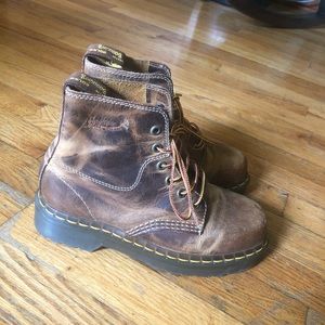 DR MARTENS Boots 6-Eye Distressed Brown size 6